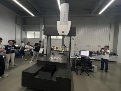 專精特新看中國丨會學習的機器人上崗智能工廠，讓碳纖維箭桿誤差控制在微米級